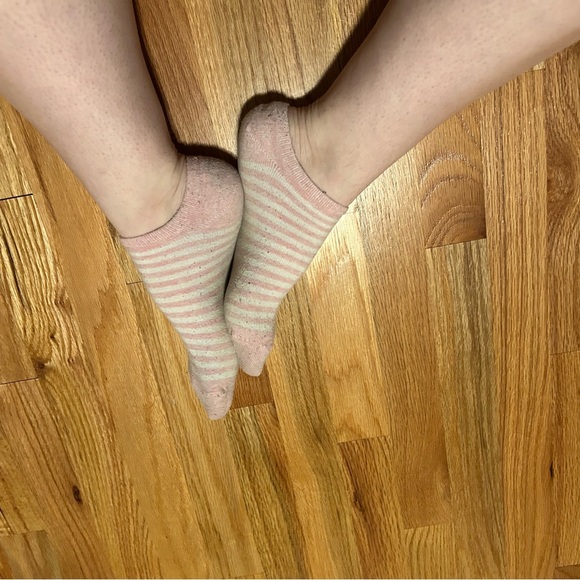 Women’s used athletic socks - Picture 4 of 6